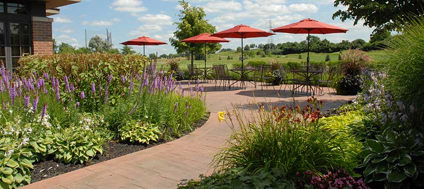 The patio at Red Oaks Golf Course